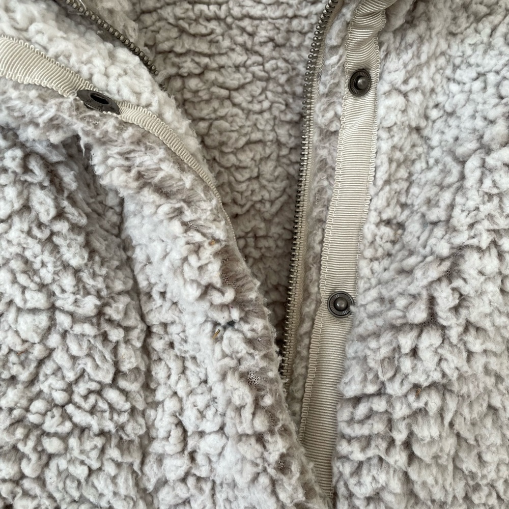 Fluffy Vest - Picture 3 of 3